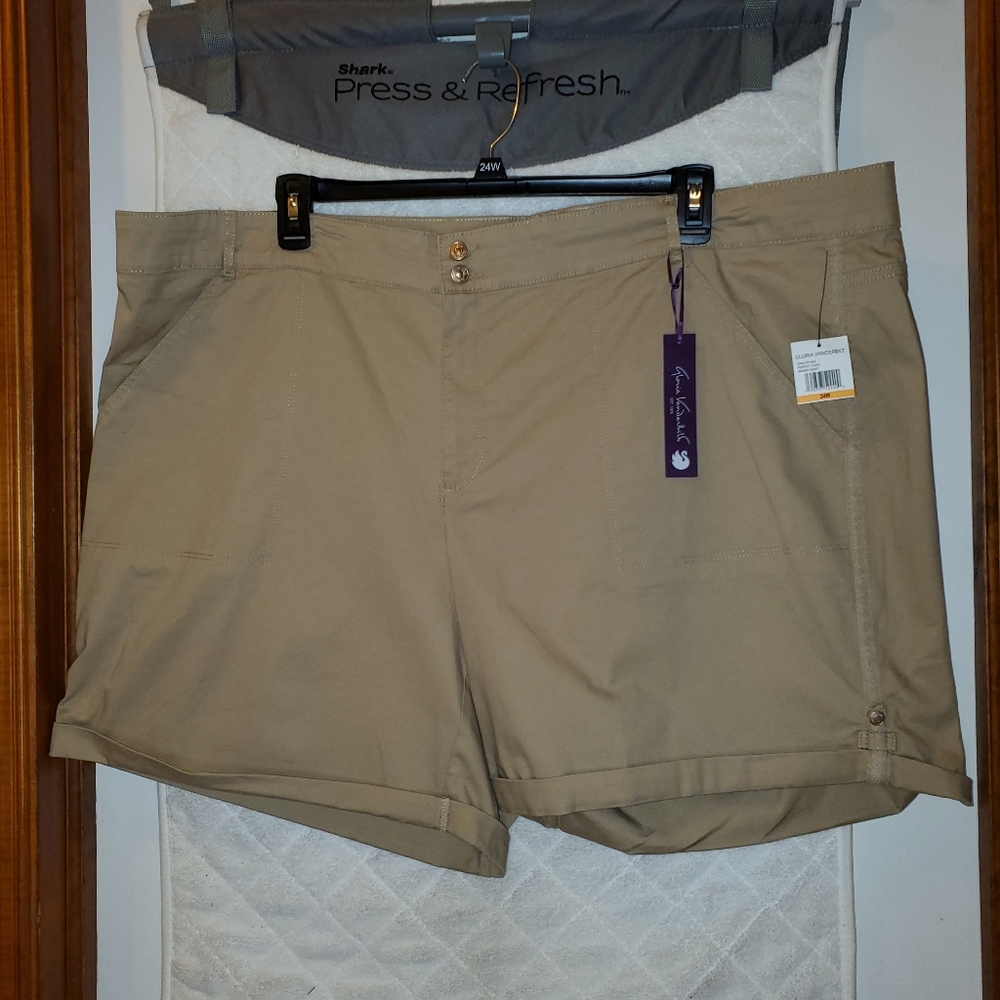 24 Gloria Vanderbilt khaki beige tan shorts NWT New with Tags